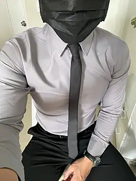 harrylouis1357 online show from January 1, 2025, 6:37 am