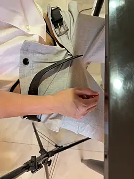 harrylouis1357 online show from April 19, 2026, 10:38 am