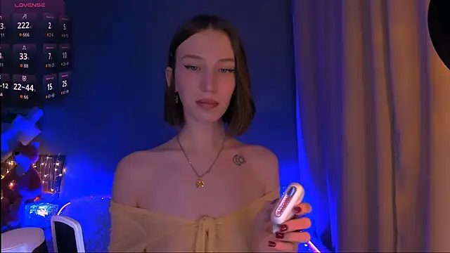 ellaamber online show from March 10, 2025, 1:23 am