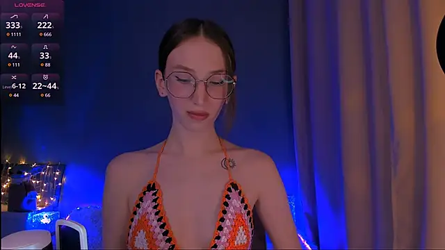 ellaamber online show from February 22, 2025, 7:58 pm