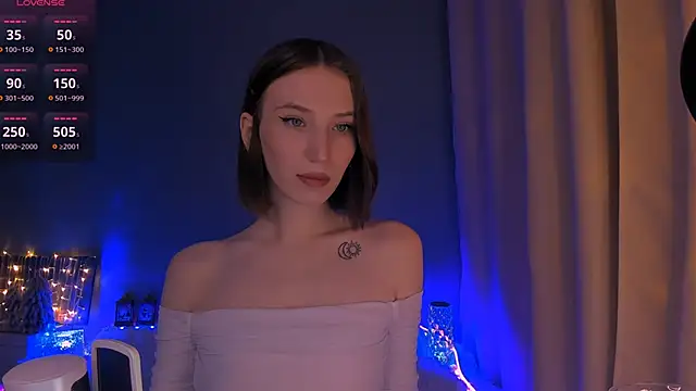 ellaamber online show from January 13, 2025, 9:31 pm