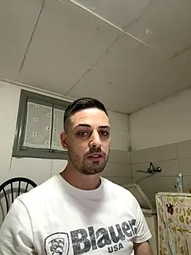 iltoscano95 online show from September 29, 2025, 6:57 pm