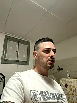 iltoscano95 online show from September 28, 2025, 6:26 pm