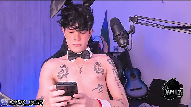 cinnamon boyxxx online show from September 22, 2025, 2:39 am