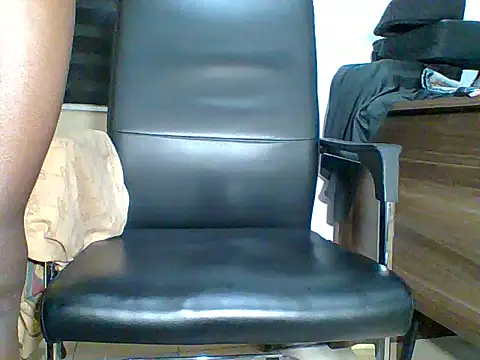 cranes293 online show from November 1, 2025, 7:41 pm