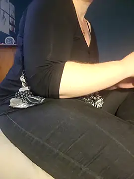 cruellaculdenfer67 online show from December 16, 2025, 8:07 am