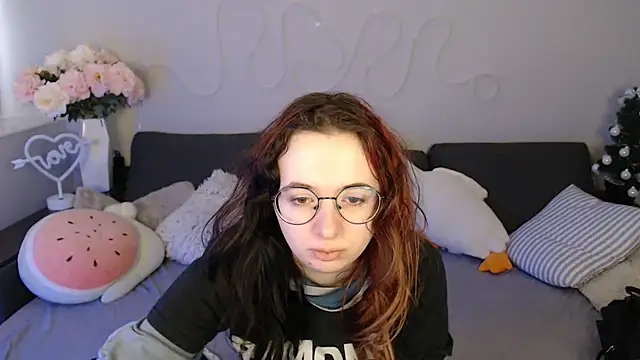 Mini Diva online show from February 18, 2026, 9:17 am