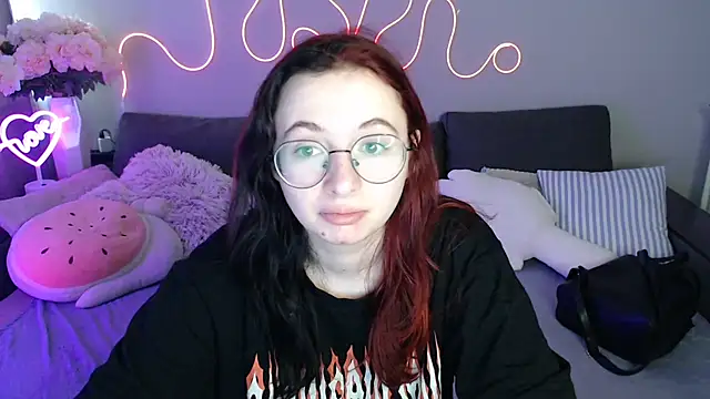 Snapshot of Mini_Diva chatting on June 10, 2026, 8:15 am Mini Diva online show from June 10, 2026, 8:15 am