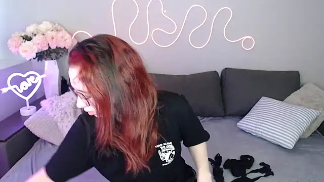 Mini Diva online show from November 18, 2025, 9:12 am