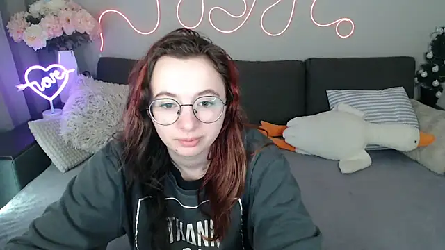 Mini Diva online show from April 12, 2026, 8:06 am