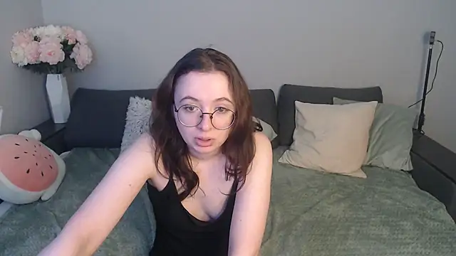 Snapshot of Mini_Diva chatting on March 21, 2025, 9:12 am Mini Diva online show from March 21, 2025, 9:12 am