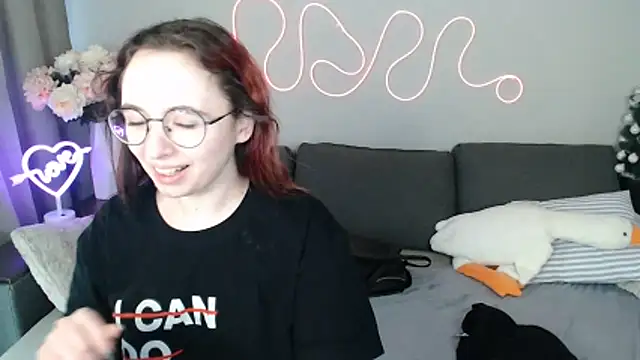 Mini Diva online show from March 27, 2026, 9:21 am