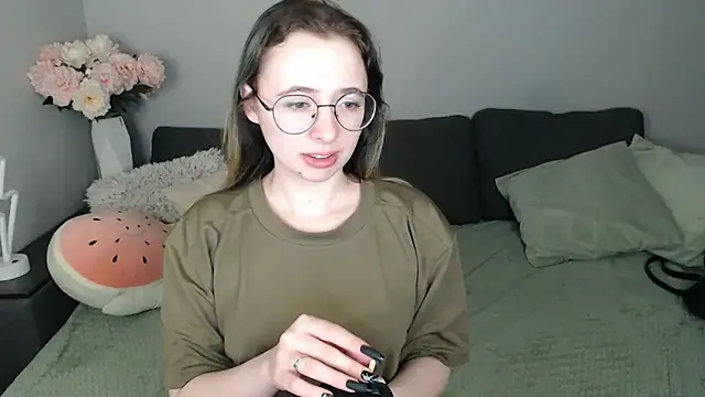 Snapshot of Mini_Diva chatting on September 30, 2025, 8:09 am Mini Diva online show from September 30, 2025, 8:09 am