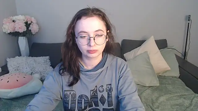 Snapshot of Mini_Diva chatting on March 9, 2025, 9:13 am Mini Diva online show from March 9, 2025, 9:13 am