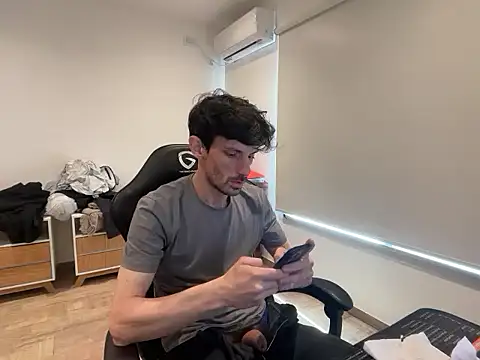 nicolaaaaas online show from October 19, 2025, 2:53 pm