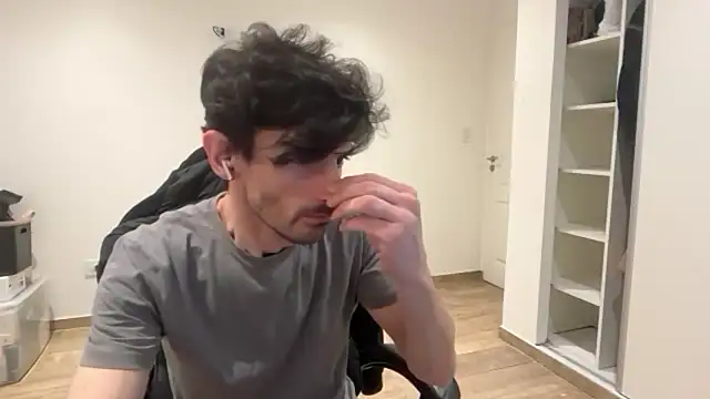 nicolaaaaas online show from November 8, 2025, 9:46 am