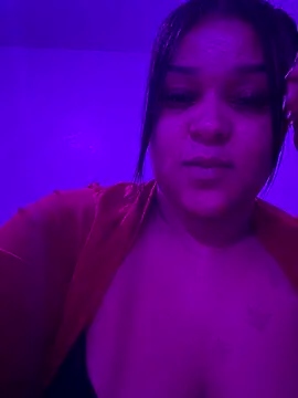 yourfavlightskinn online show from December 21, 2025, 7:26 pm