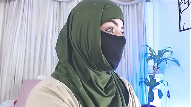 Uzra hayed online show from October 13, 2025, 8:10 pm