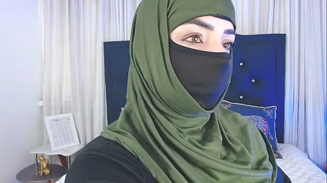 Uzra hayed online show from November 7, 2025, 8:02 pm