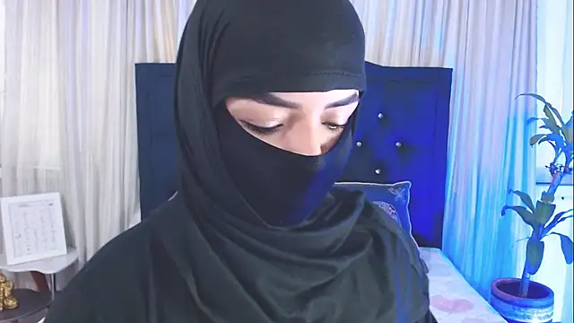 Uzra hayed online show from October 24, 2025, 7:46 pm