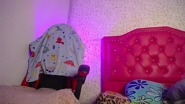 luly pink online show from March 14, 2026, 3:34 am