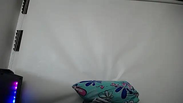 luly pink online show from December 20, 2025, 3:09 am