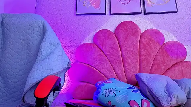 Snapshot of luly_pink chatting on July 18, 2026, 4:21 am luly pink online show from July 18, 2026, 4:21 am