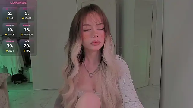 KellyBarton online show from November 18, 2025, 9:07 pm