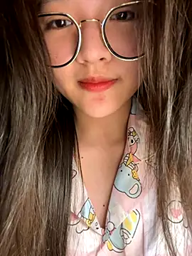 Krixxi22 online show from December 2, 2025, 3:47 pm