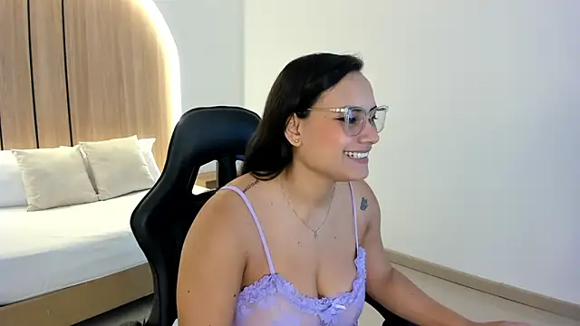 Snapshot of zoe_danae_ chatting on November 4, 2025, 12:20 pm zoe danae online show from November 4, 2025, 12:20 pm