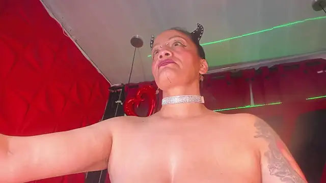 Snapshot of Taylor-hardcore chatting on November 11, 2025, 2:34 pm Taylor-hardcore online show from November 11, 2025, 2:34 pm