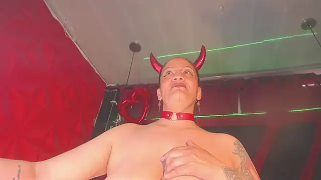 Snapshot of Taylor-hardcore chatting on October 30, 2025, 2:47 pm Taylor-hardcore online show from October 30, 2025, 2:47 pm