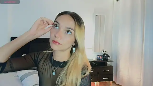 MeganLorensx online show from April 7, 2026, 8:43 pm