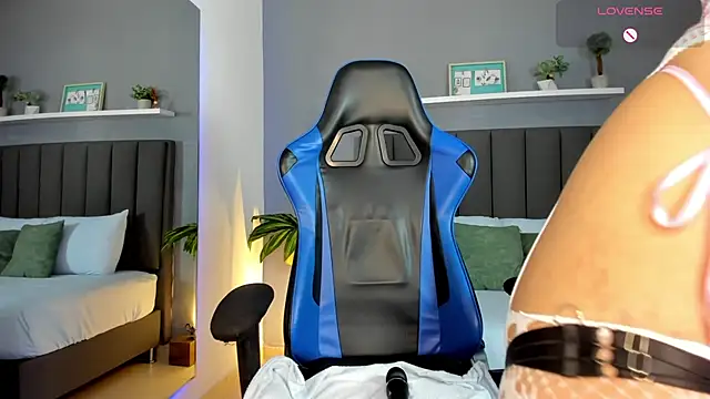 cloe yeraldy  online show from November 7, 2025, 2:38 am