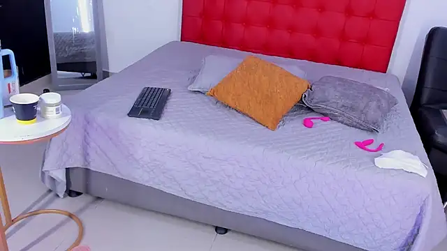 Snapshot of Daliana_Beck chatting on April 18, 2026, 12:40 pm Daliana Beck online show from April 18, 2026, 12:40 pm