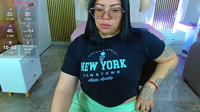 martinna tay online show from November 21, 2025, 3:27 am