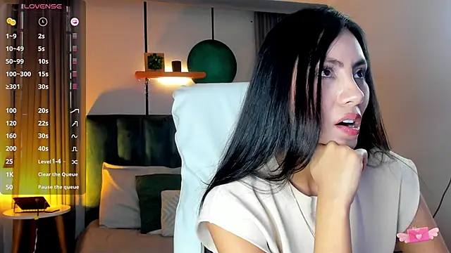 Snapshot of nichole_bree_ chatting on February 17, 2025, 3:33 pm nichole bree online show from February 17, 2025, 3:33 pm