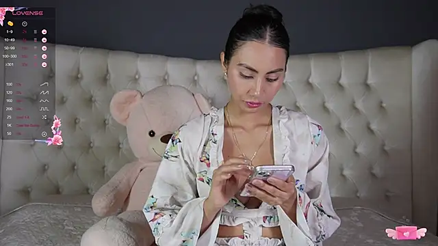 Snapshot of nichole_bree_ chatting on February 26, 2025, 11:41 pm nichole bree online show from February 26, 2025, 11:41 pm