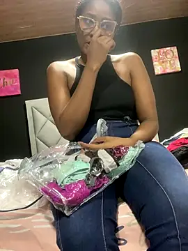 Snapshot of Berry_Bans chatting on October 16, 2025, 11:24 pm Berry Bans online show from October 16, 2025, 11:24 pm