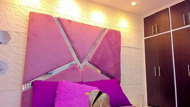 Charlotte Ice1 online show from November 29, 2025, 5:02 pm