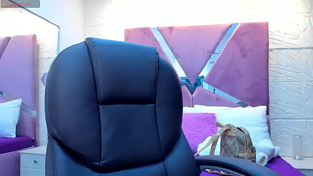 Charlotte Ice1 online show from October 10, 2025, 4:41 pm