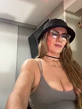 LARIANA RIVERA23 online show from February 28, 2025, 4:32 am