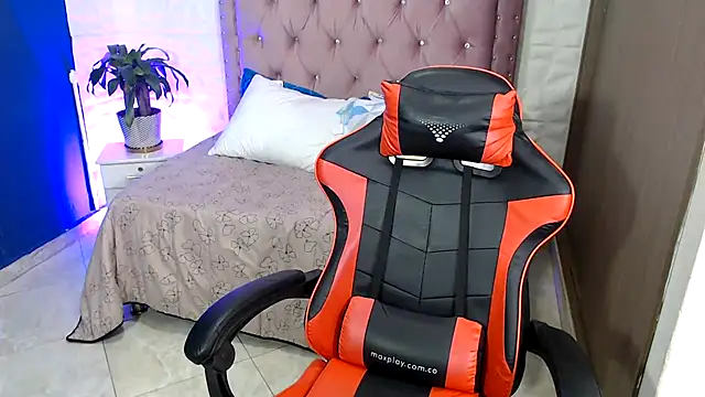 Sofiia davis23 online show from February 17, 2025, 1:22 pm