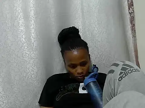 Snapshot of tinabestdoll chatting on October 7, 2025, 12:44 am tinabestdoll online show from October 7, 2025, 12:44 am