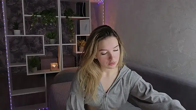 Snapshot of flawless_angell chatting on November 13, 2025, 10:24 pm flawless angell online show from November 13, 2025, 10:24 pm