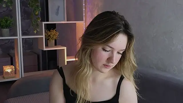 Snapshot of flawless_angell chatting on November 17, 2025, 1:42 am flawless angell online show from November 17, 2025, 1:42 am