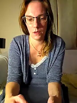 SpiceLea online show from October 12, 2025, 7:37 pm