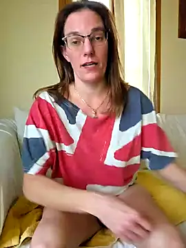 SpiceLea online show from October 18, 2025, 4:31 pm