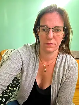 SpiceLea online show from November 10, 2025, 2:22 pm