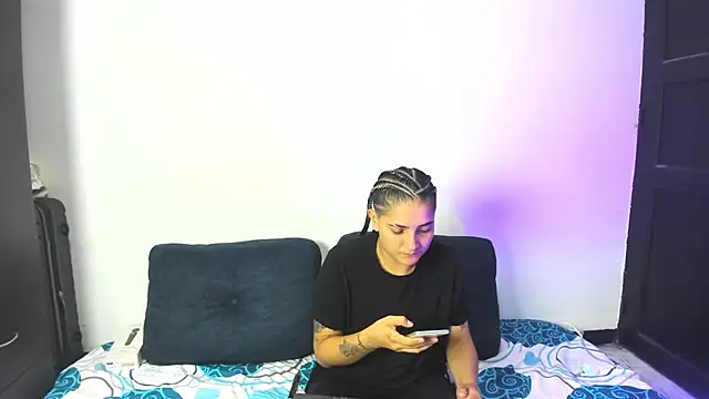 Snapshot of AndreaAndKarina chatting on November 29, 2025, 12:00 am AndreaAndKarina online show from November 29, 2025, 12:00 am